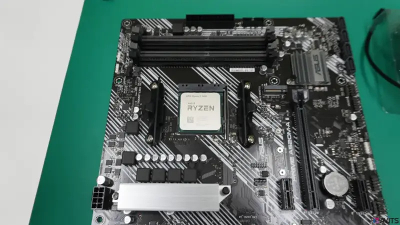 Ryzen 5 5600を乗せます。